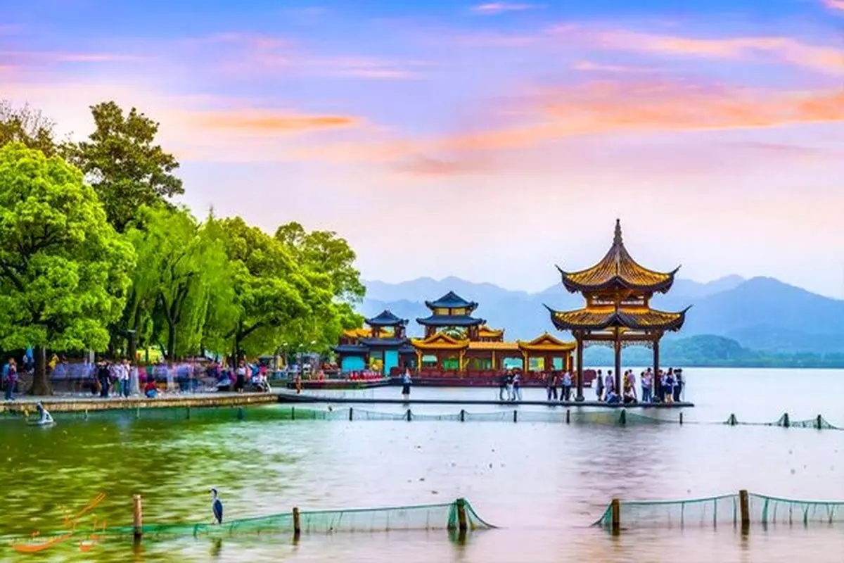 عجایب شگفت‌انگیز و زیبای دریاچه‌های چینی+فیلم