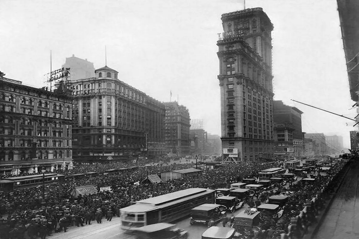 میدان تایمز نیویورک سال ۱۹۱۹ + عکس