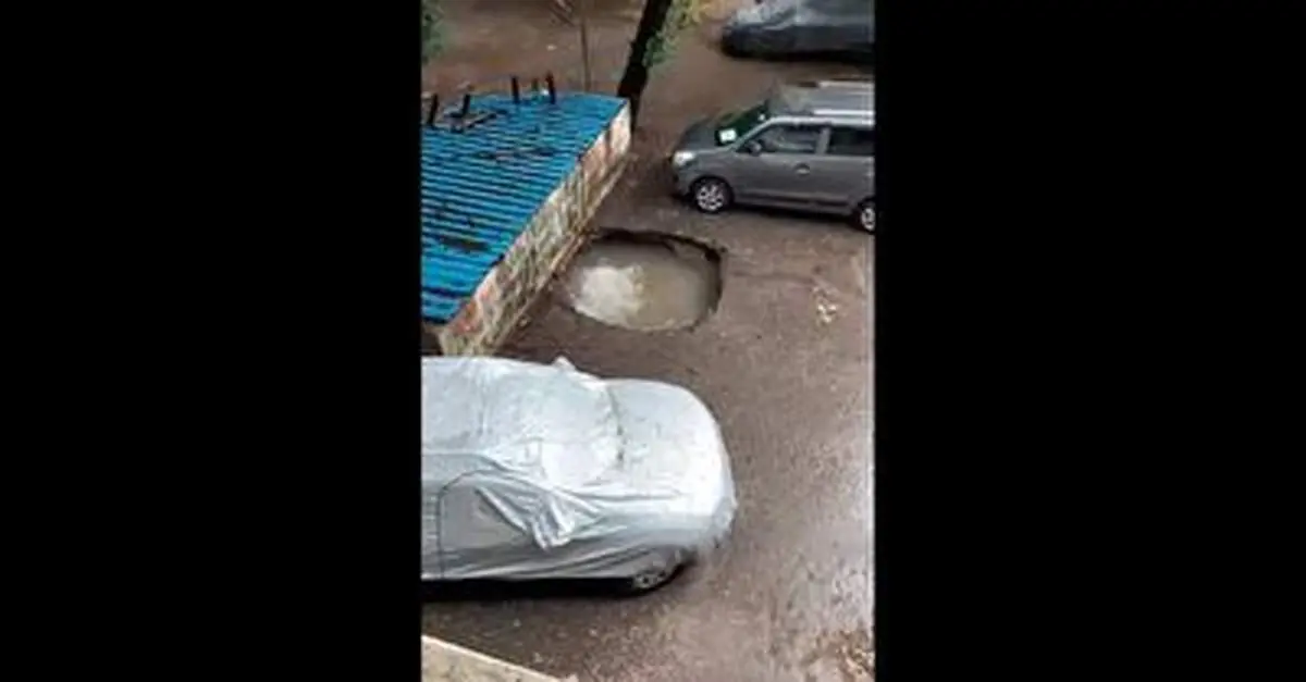 سقوط وحشتناک خودرو درون گودال + فیلم