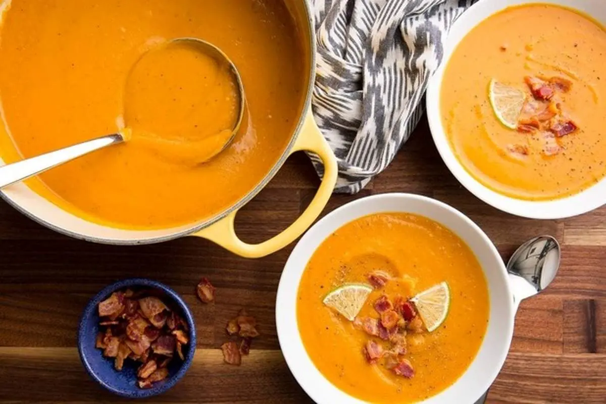طرز تهیه سوپ خوشمزه با بیکن و سیبزمینی شیرین