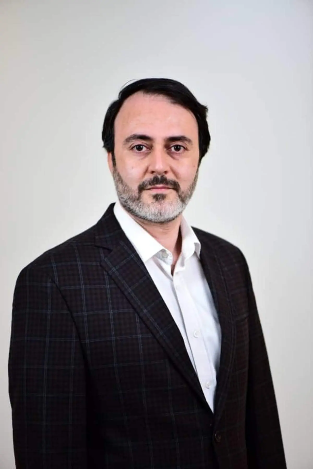 مهدی پیرهادی، چهره جوان فهرست شورای ائتلاف نیرو‌های انقلاب اسلامی