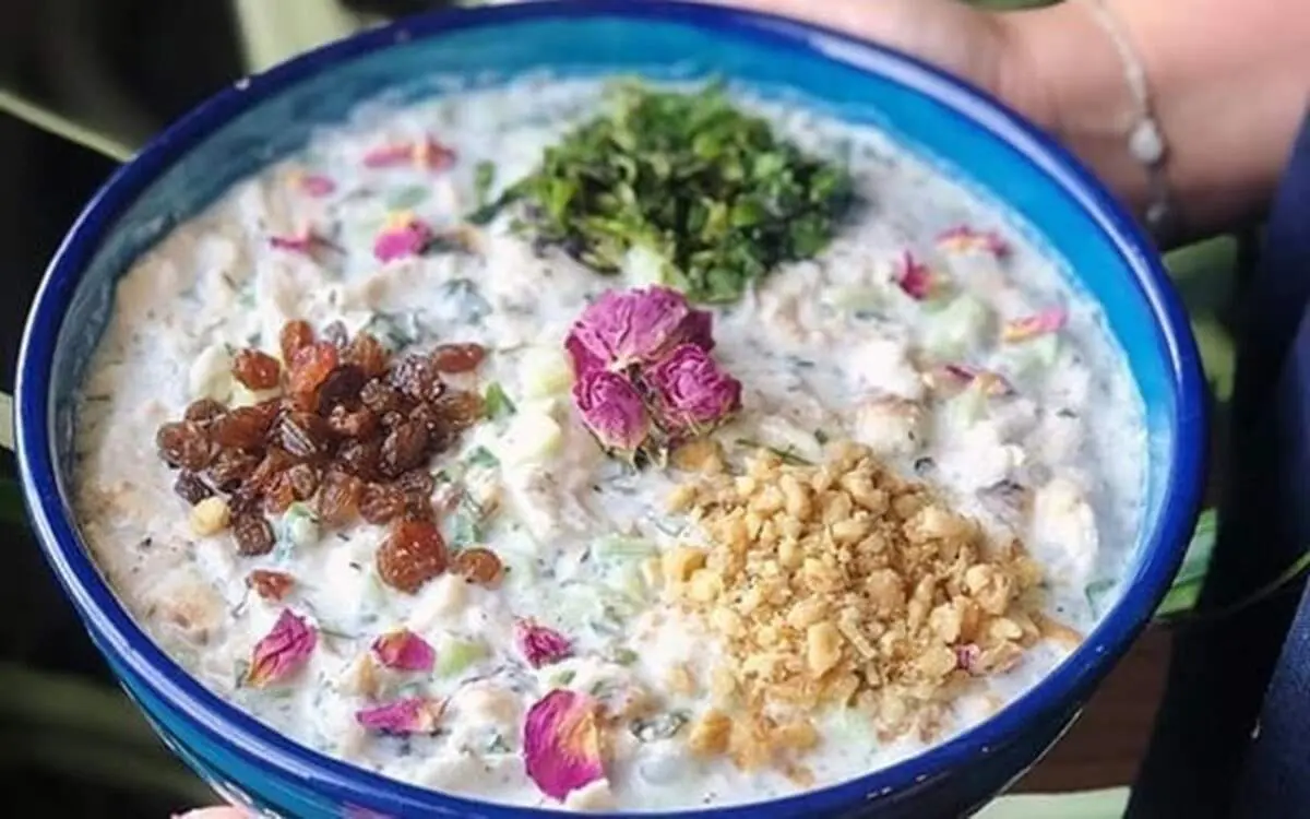 طرز تهیه آب دوغ خیار مخصوص تبریز با خامه
