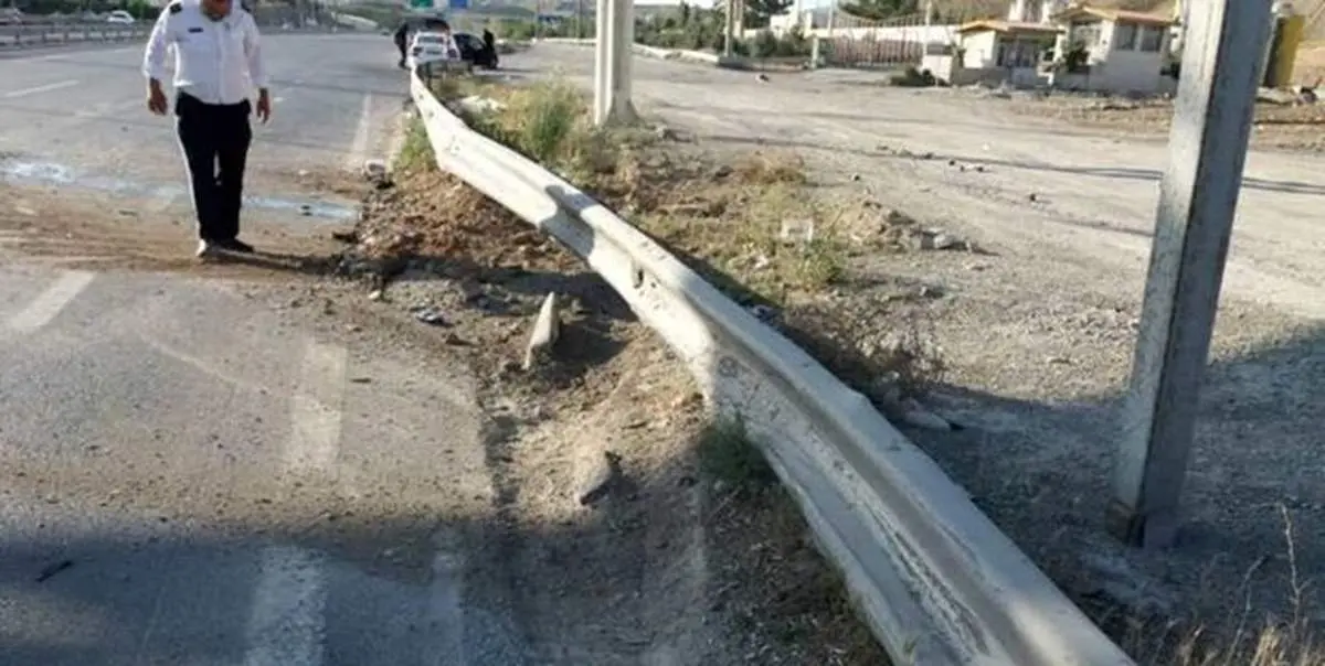 تصادف شدید پژو ۲۰۶ با گاردریل‌ها در بزرگراه همت/ پلیس راننده را نجات داد+ عکس