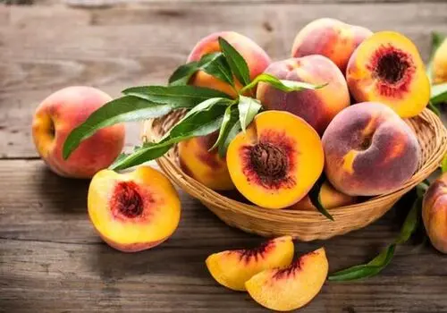 آیا افراد مبتلا به دیابت می‌توانند هلو بخورند؟