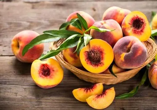 طرز تهیه نوشیدنی خنک هلو در سه سوت + فیلم / آموزش تهیه شربت هلو خانگی لذیذ
