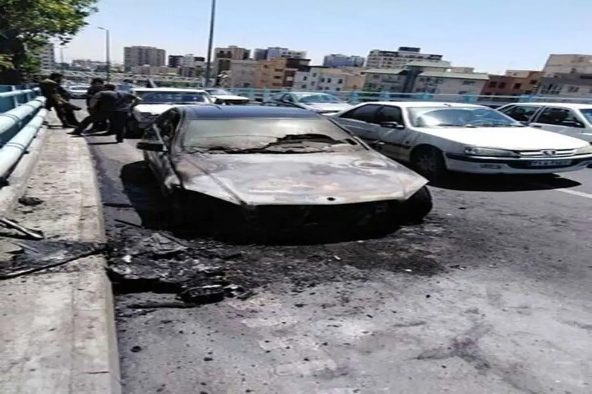 آتش‌سوزی خودروی میلیاردی روی پل ارتش+ تصاویر