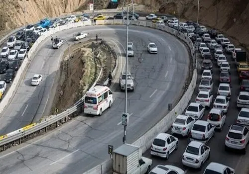 ترافیک سنگین در جاده های شمالی چالوس و هراز/ آخرین وضعیت جاده‌های کشور برای امروز سه‌شنبه ۷ فروردین