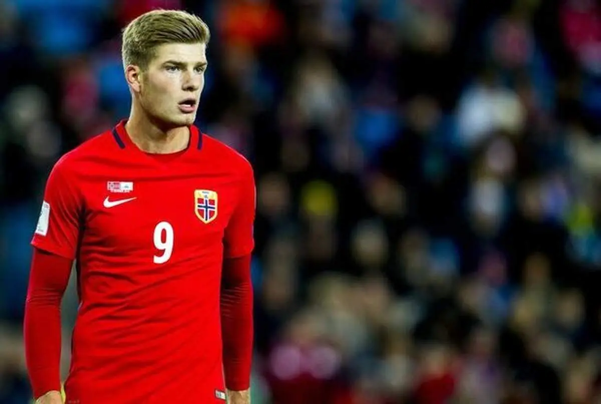 حمله اینستاگرامی به یک مهاجم گلزن/ تو رو خدا دست از سرم بردارید؛ من برنمی‌گردم!