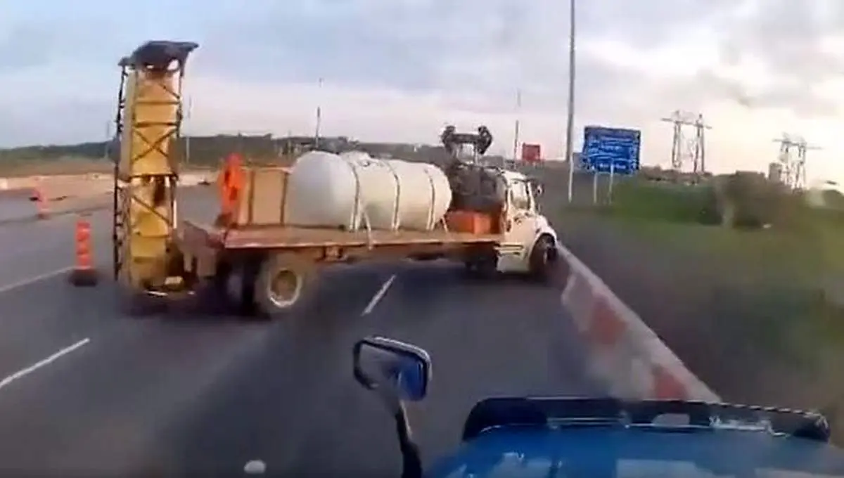 ترمز بریدن وحشتناک کامیون + فیلم