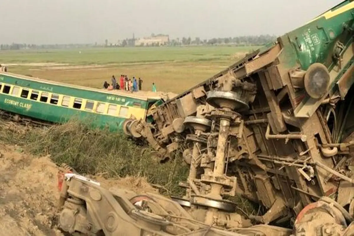 برخورد دو قطار در پاکستان ۳۰ کشته برجای گذاشت