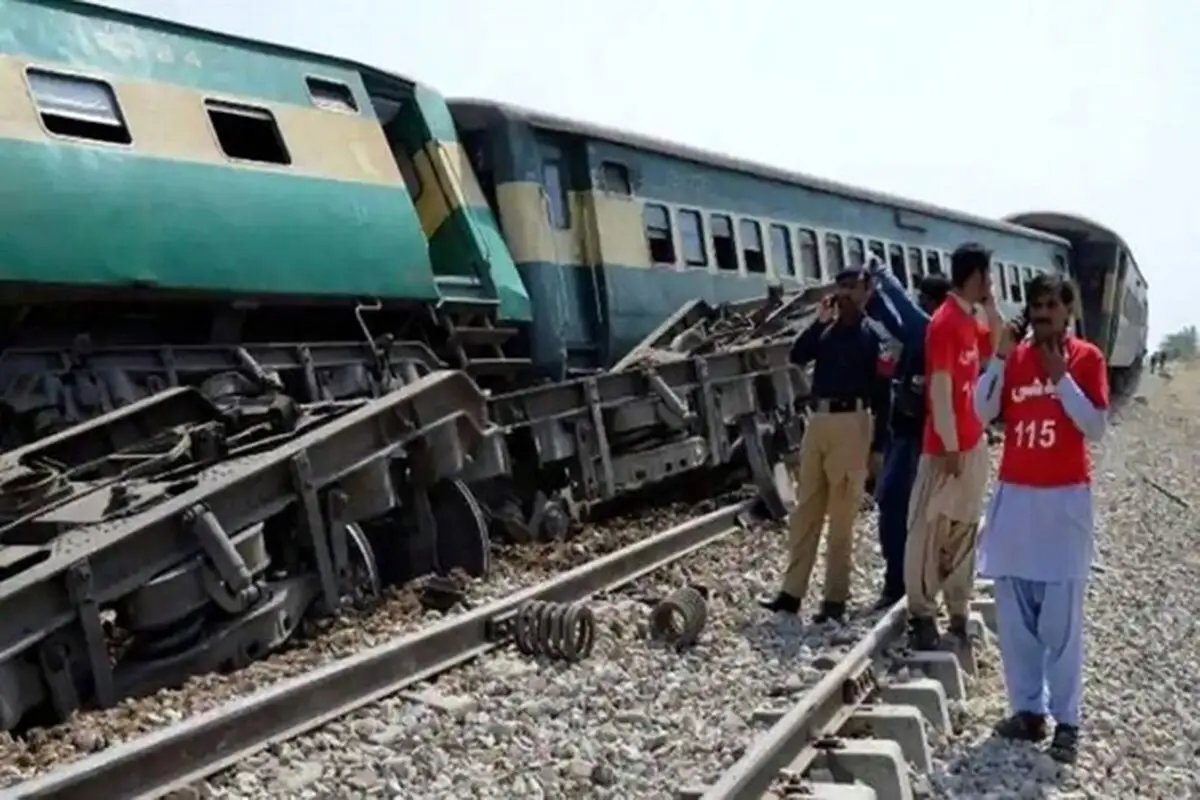 برخورد ۲ قطار در پاکستان؛ دستکم ۳۰ کشته و ۵۰ زخمی + فیلم