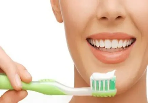 چگونه بعد از عمل بینی مسواک بزنیم ؟

