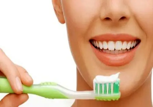 مسواک و کنترل پلاک دندان و بیماری‌های دهانی و دندانی