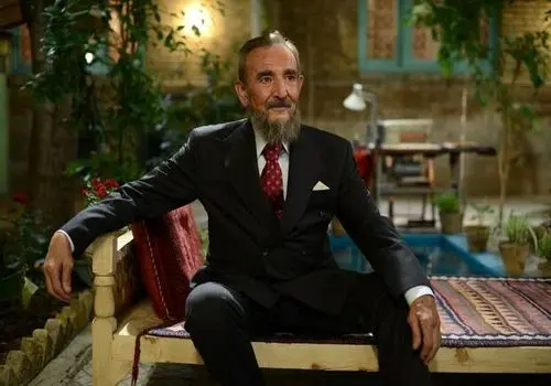 چرا بیوک میرزایی از نام خانوادگی اش خجالت می کشید؟