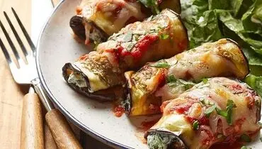 طرز تهیه رول بادمجان با گوشت و پنیر + فیلم