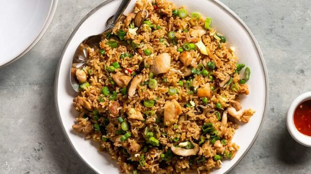 طرز تهیه برنج سرخ شده با نارگیل و بیف تایلندی