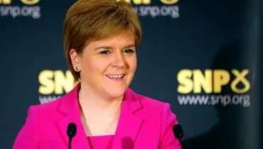 احترام دیدنی نخست وزیر اسکاتلند به سرود ملی کشورش + فیلم