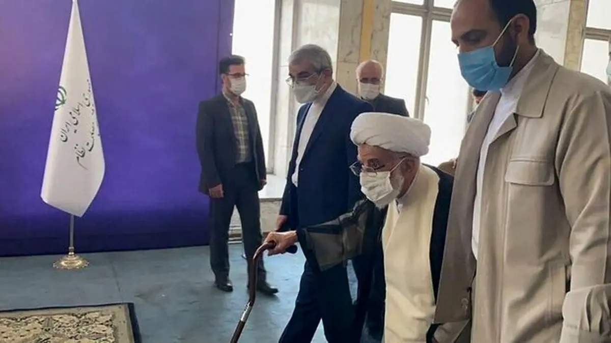 ۳ سفارش آیت الله جنتی به مردم پس از رأی دادن / دشمن هیچ غلطی نمی‌تواند بکند