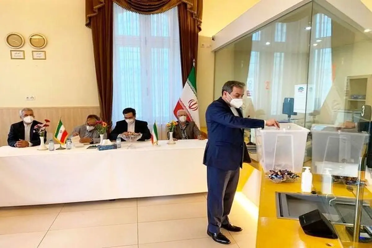 عراقچی: حضور در انتخابات باعث تقویت مذاکره‌کنندگان در مسیر رفع تحریم‌ها می‌شود