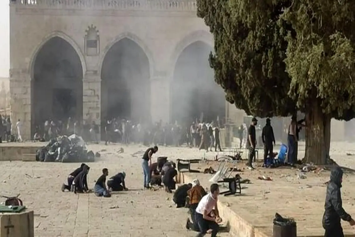 حمله نظامیان صهیونیست به نمازگزاران فلسطینی در مسجد الاقصی
