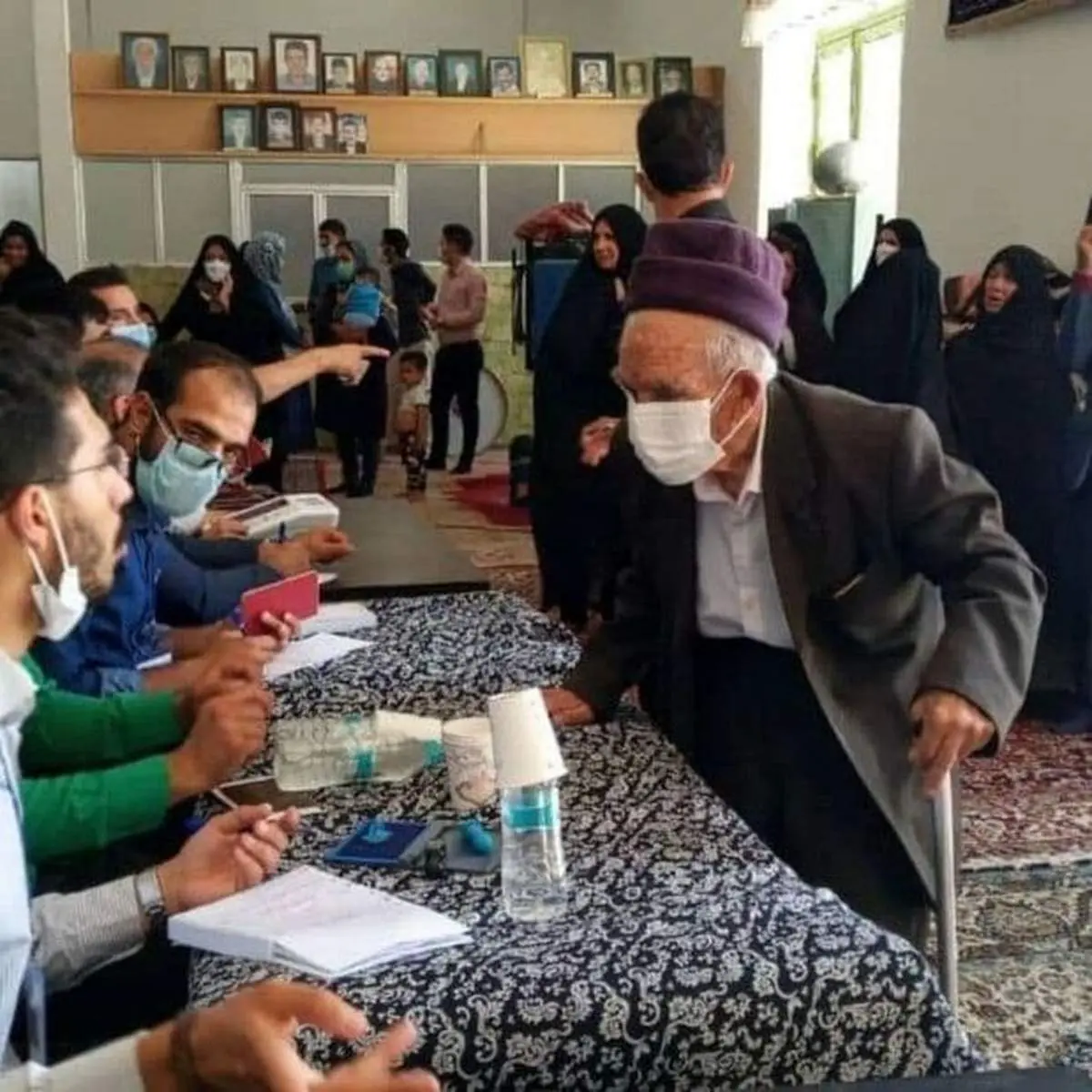 پیرمرد ۱۱۰ ساله هم رای داد +عکس