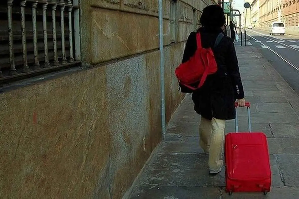 رفتار زشت پدرم مرا از خانه فراری داد / مادر و ناپدریم مرا از کلانتری به خانه شان بردند