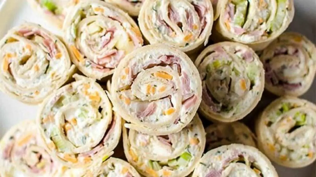 طرز تهیه رولت کالباس، میان وعده آسان