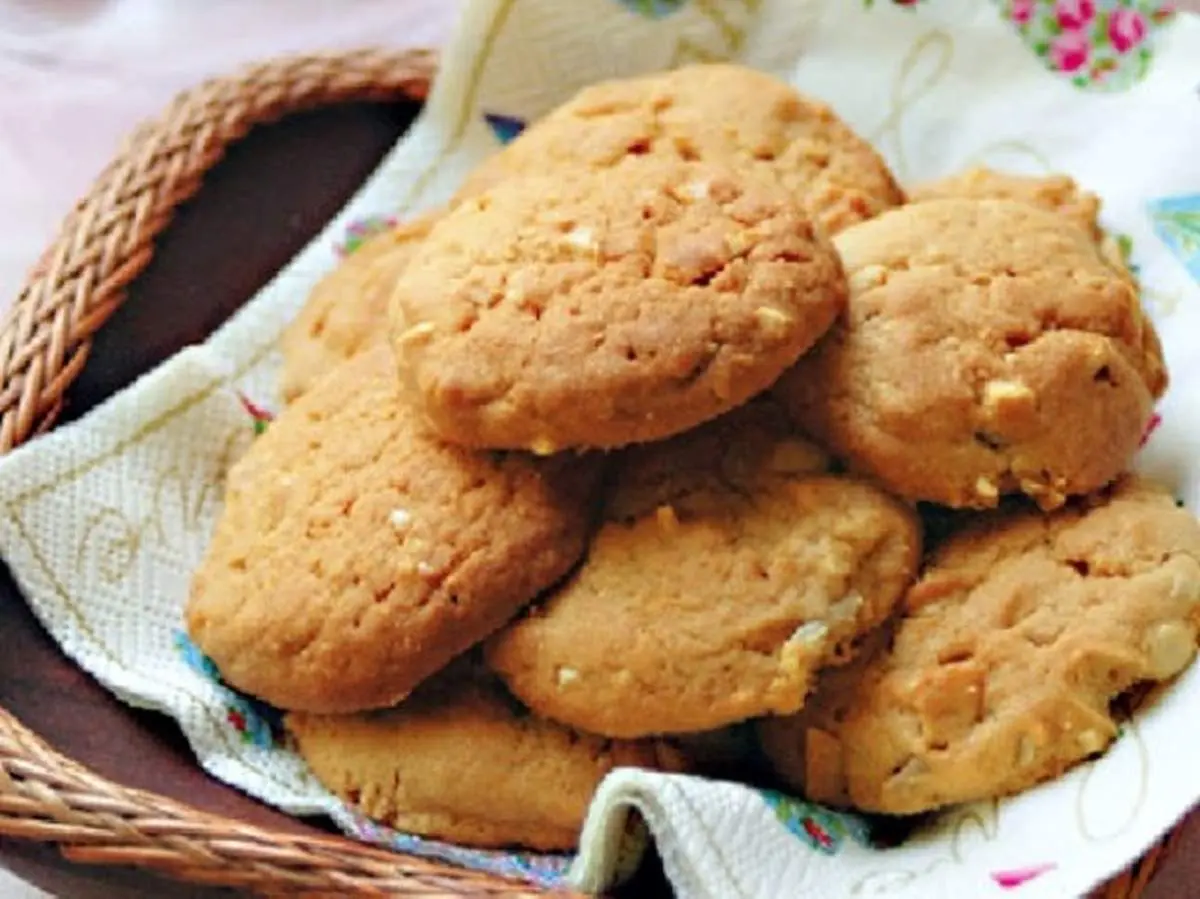 طرز تهیه بیسکویت بادام