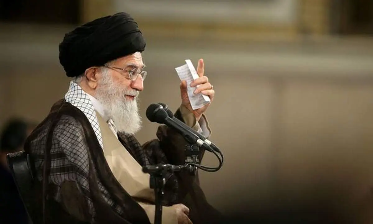 استفتاء از رهبر انقلاب / آیا خواندن قرآن و ادعیه برای زنان در زمان عذر شرعی اشکال دارد؟