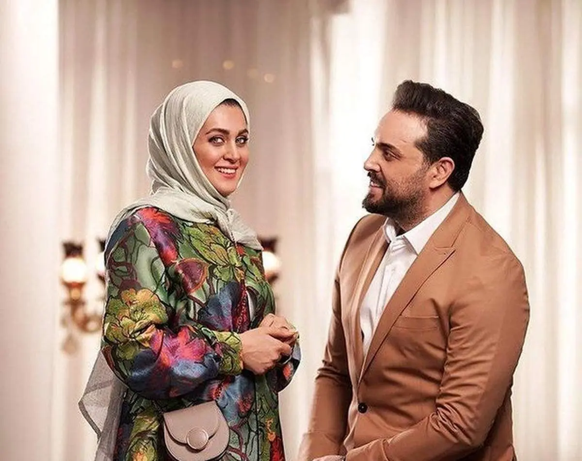 سلفی مجری مشهور و همسرش در ماشین + عکس