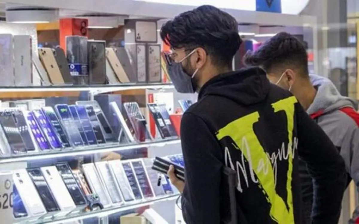 حواس‌ پرتی فروشنده و یک سرقتِ عجیب! + فیلم