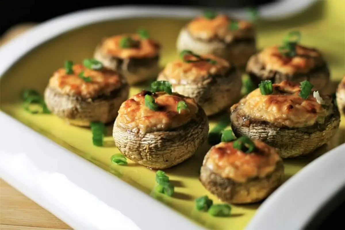 طرز تهیه دلمه قارچ با مرغ