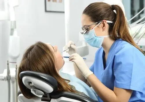 برداشتن اشتباهی فک به‌جای دندان عقل بیمار در یک بیمارستان

