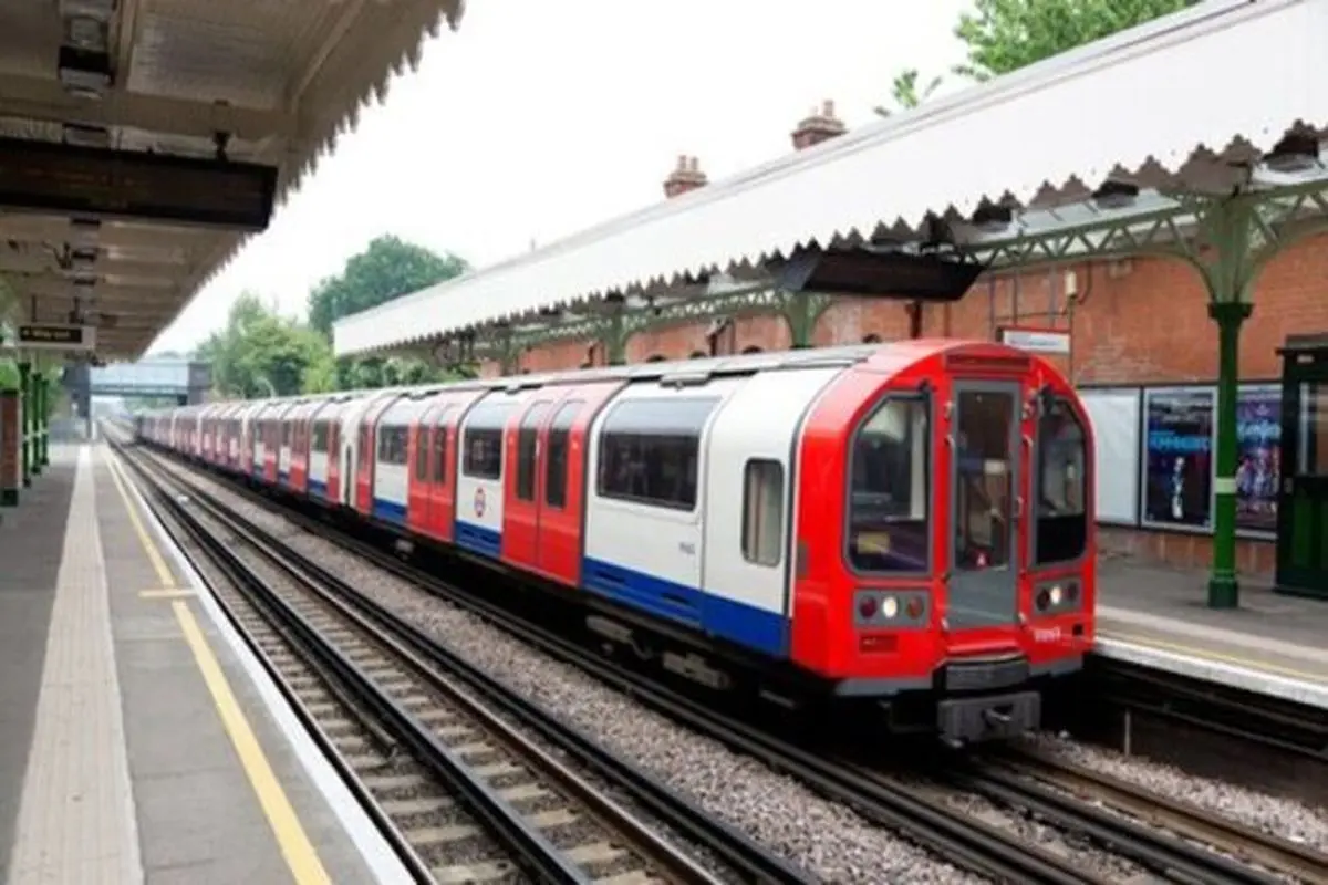 ویدیویی تکان‌دهنده از تلاش ناکام برای نجات یک مرد در متروی لندن + فیلم