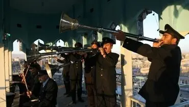 نقاره‌زنی در حرم مطهر رضوی در شب میلاد امام رضا (ع) + فیلم
