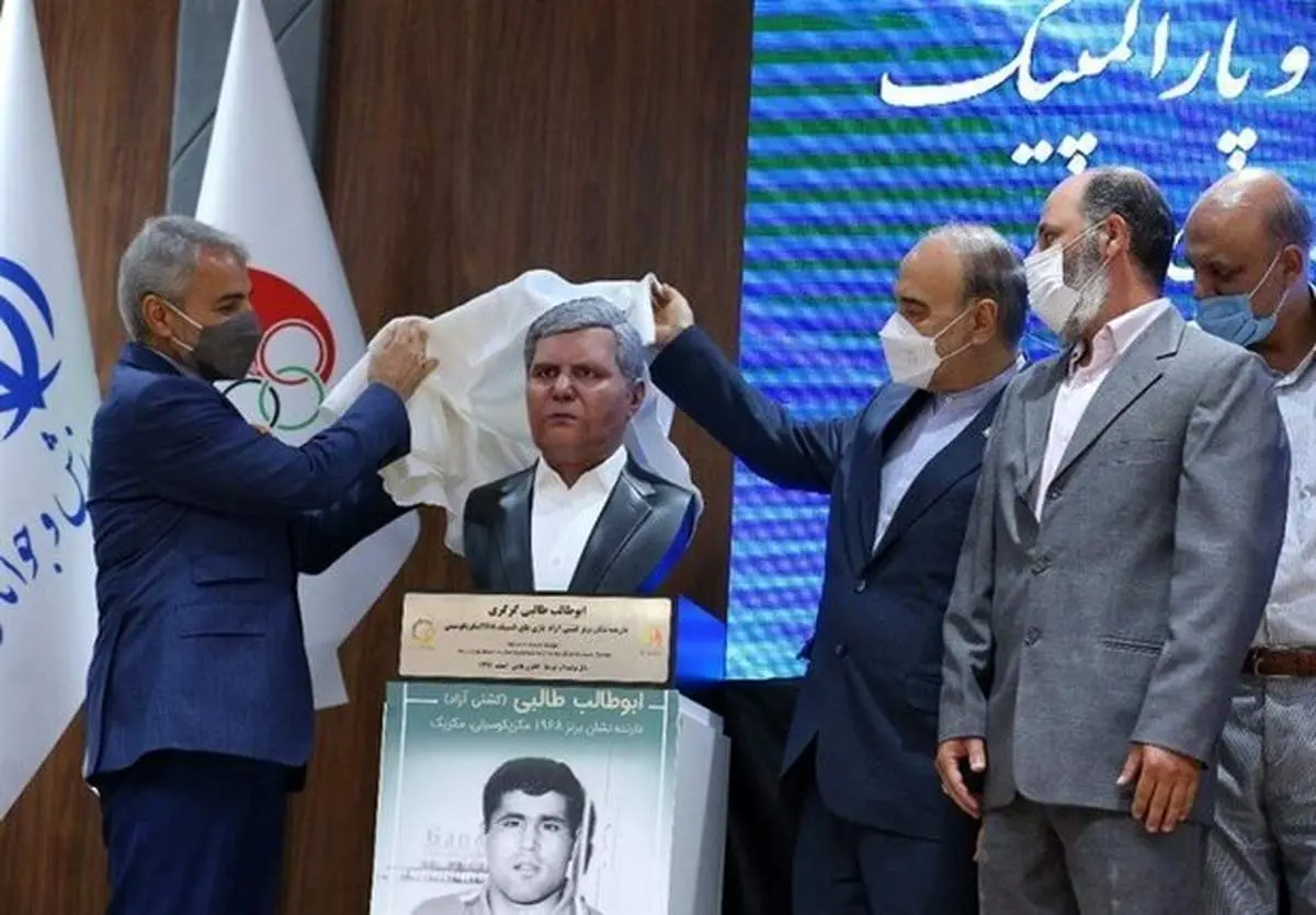 رونمایی از تندیس قهرمانان در کمیته ملی المپیک+عکس