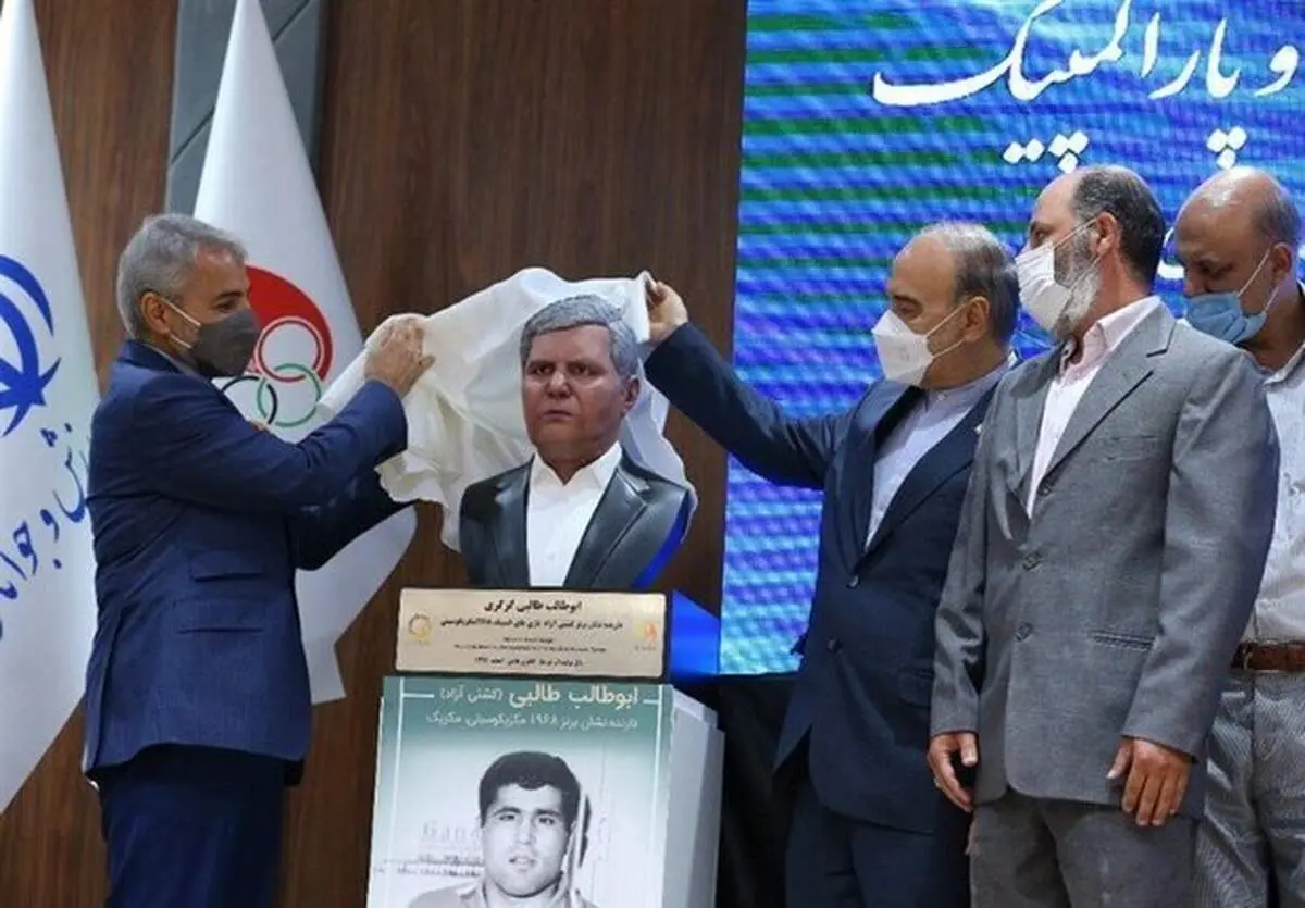 رونمایی از تندیس قهرمانان در کمیته ملی المپیک+عکس