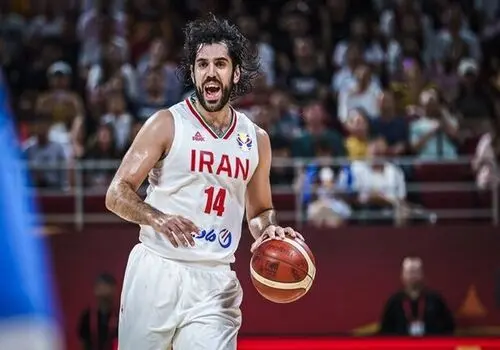 اسطوره بسکتبال ایران در خانه خدا+ عکس