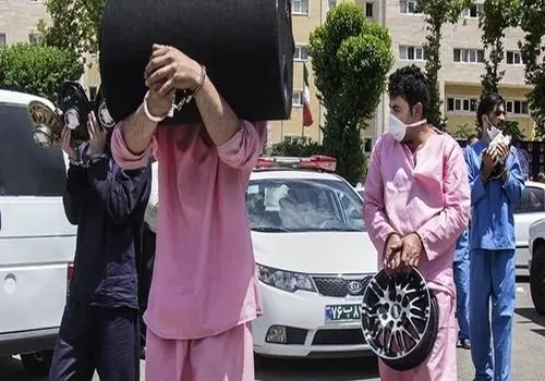 دستگیری سارق حرفه‌ای موبایل در پایانه مرزی مهران توسط پلیس آگاهی