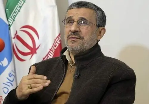 در میدان ۷۲ نارمک غوغا است؛ محمود احمدی نژاد در حلقه هواداران دوآتیشه+ تصاویر