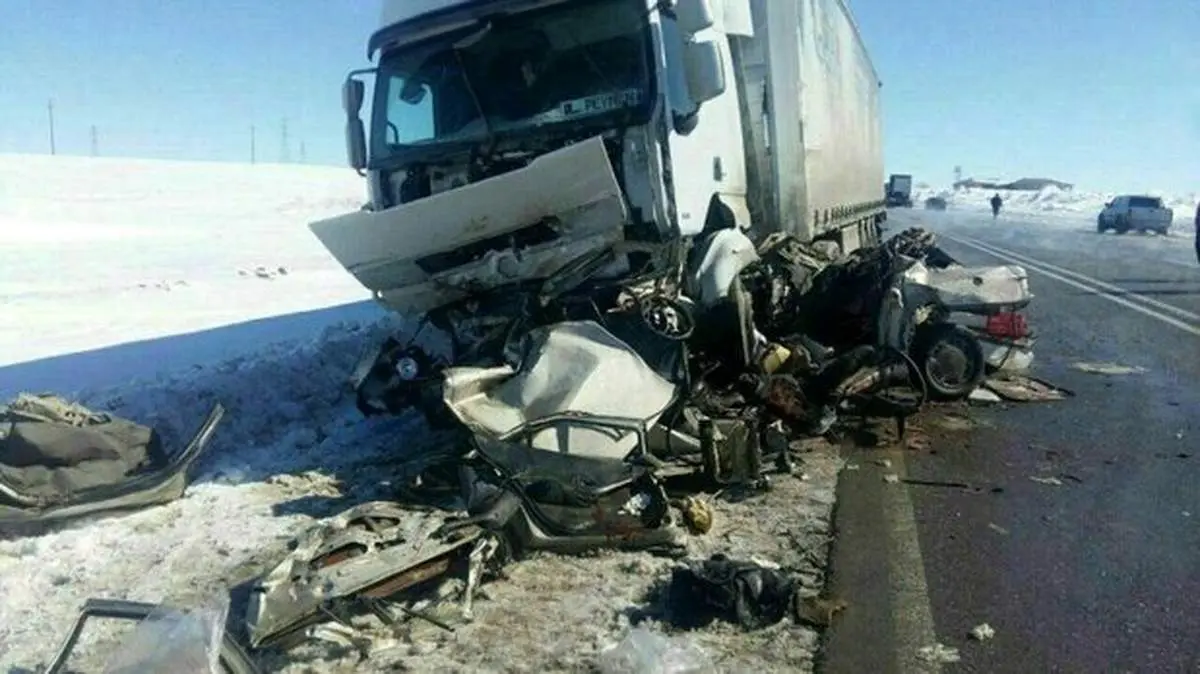 چپ کردن اتوبوس پس از تصادف خونین با پراید+فیلم