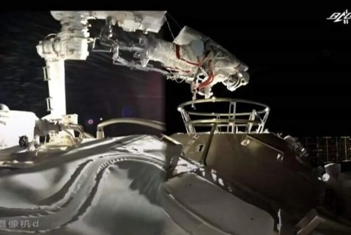 اولین پیاده‌روی فضایی چینی‌ها + فیلم