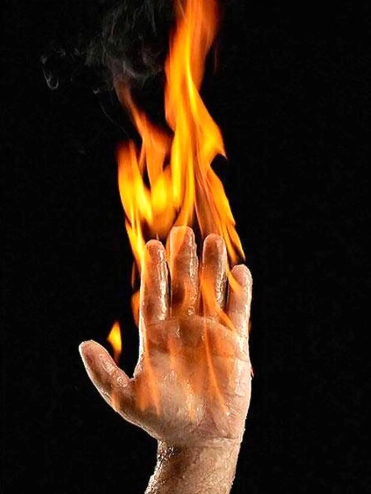 مرد جوان، دختر مورد علاقه‌اش را آتش زد!