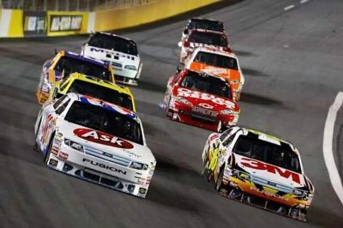 سریع و خشن در دنیای واقعی؛ هجوم ماشین‌ها به بازار محلی در چین+فیلم