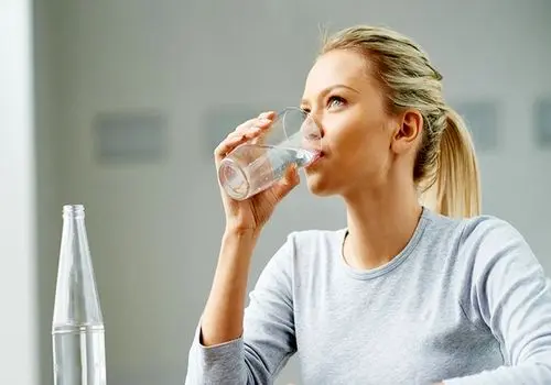 چه خوراکی‌هایی آب بدن را زیاد می‌کنند ؟
