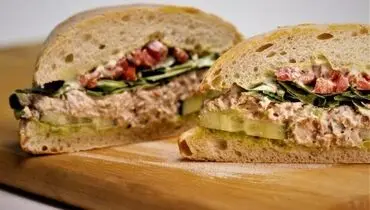 طرز تهیه ساندویچ تن ماهی