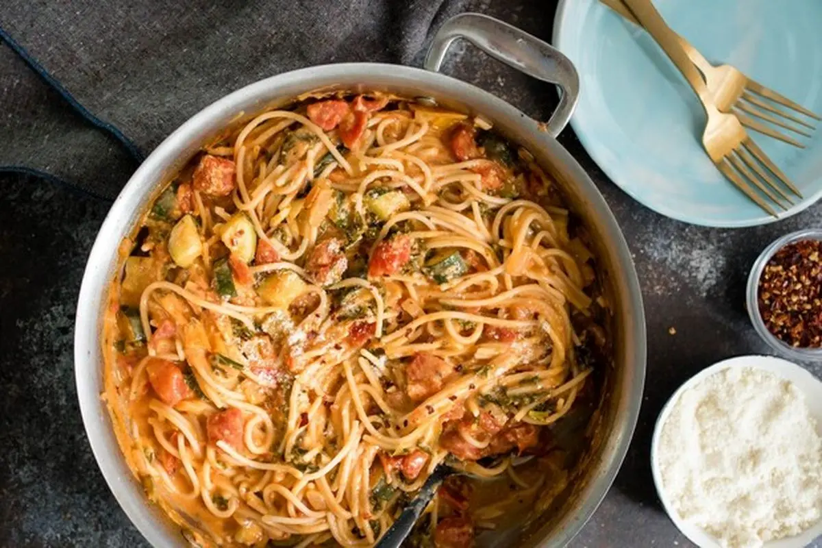 طرز تهیه اسپاگتی گیاهی خوشمزه و رژیمی