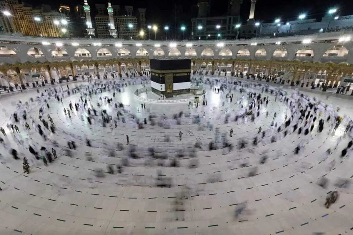 عکس روز | طواف در دوران کرونا