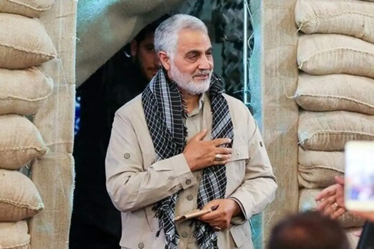 تصویری دیده نشده از سردار سلیمانی در سیل خوزستان