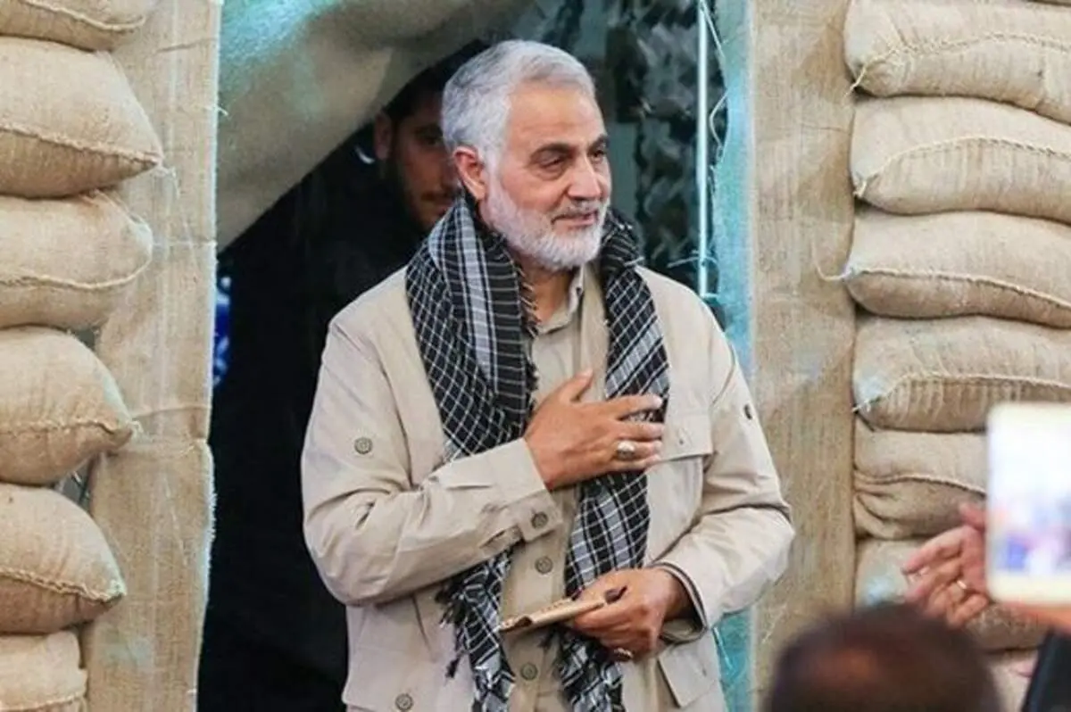 تصویری دیده نشده از سردار سلیمانی در سیل خوزستان